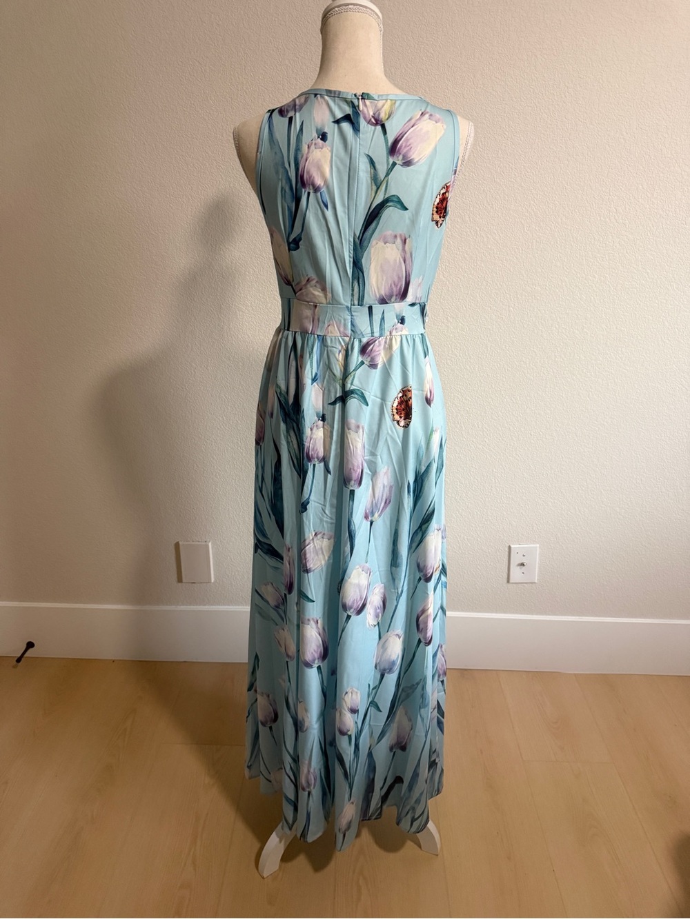 Elegant Blue Floral Maxi Dress with Tulip - Picture 4 of 4